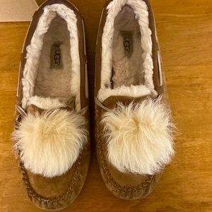 Ugg Dakota Pom Pom Moccasins Chestnut 10M